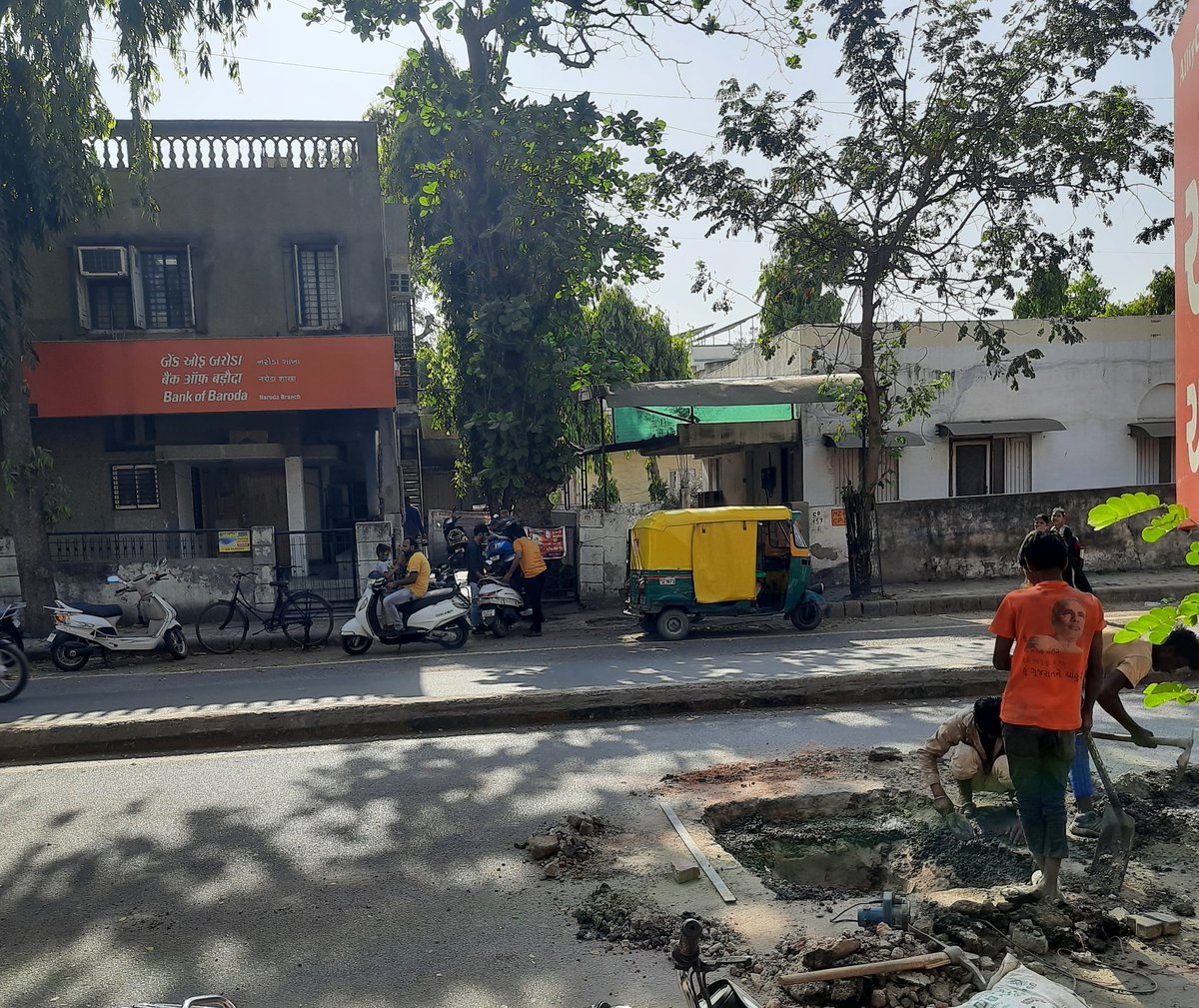 RachitSheth3's tweet photo. સાહેબ શ્રી આ ગટર નું કામ દર 3 મહિને કરવું પડે છે?? અને દર વખતે નવી નાખવી પડે!! Location : Nr. BOB Bank Naroda @BalramThawani @AmdavadAMC @gujratsamachar https://t.co/reZSJPhBN0