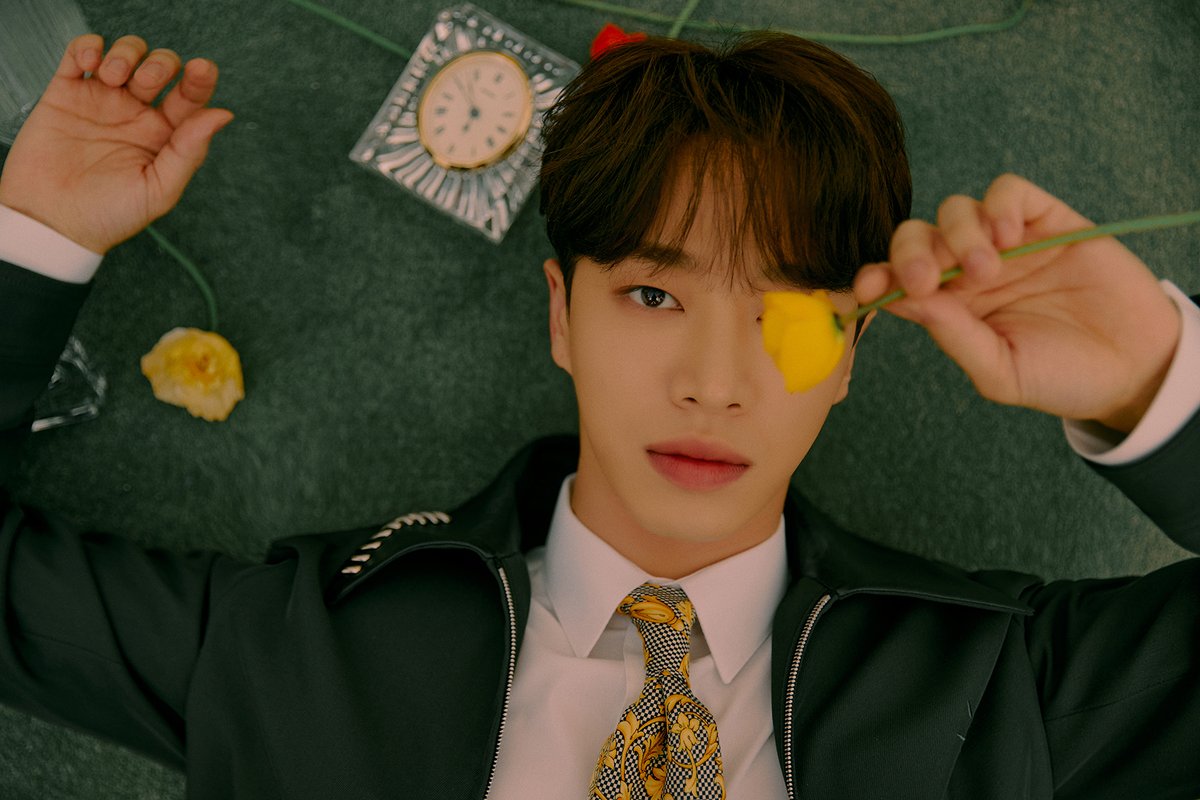 Highlight_AUent's tweet photo. HIGHLIGHT THE 1st FULL ALBUM [DAYDREAM] CONCEPT PHOTO 6. AFTER THE DREAM Ver.
2022. 03. 21. 18:00

✔ https://t.co/kGAC99Rg0k

#하이라이트 #HIGHLIGHT #윤두준 #YOONDUJUN #양요섭 #YANGYOSEOP #이기광 #LEEGIKWANG #손동운 #SONDONGWOON #데이드림 #DAYDREAM https://t.co/qgaB28NmWL