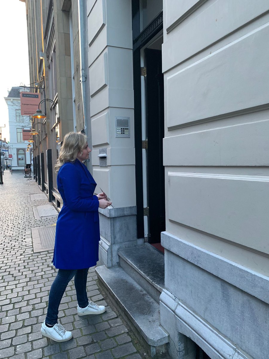 rubenbrekelmans's tweet photo. Helaas zijn in mijn gemeente geen verkiezingen, maar ik heb wel een goed advies!

Woon je in #Breda? ✅
Stemmen op een echte Brabander met internationale blik? ✅
Kies je graag voor groot talent? ✅

Stem dan op mijn steun en toeverlaat in de Kamer: Lavina Heesterbeek, VVD nr 40! https://t.co/OOXhgnoaSv