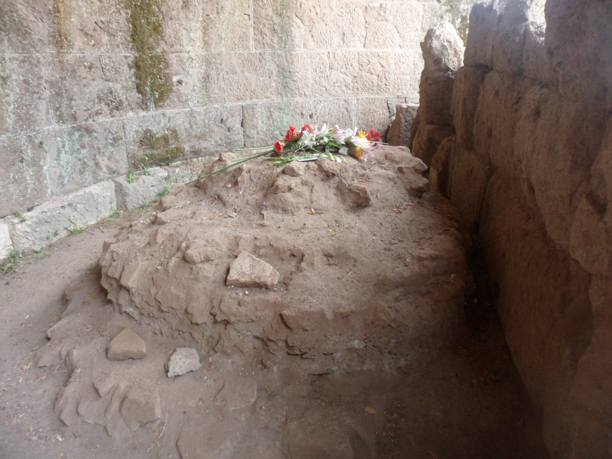 DrJEBall's tweet photo. The Ides of March is here! On this day in 44 BC, Julius Caesar met his end at the hands of assassins - and the next phase of #Roman history began!

People still leave flowers in the Forum in #Rome where Caesar's body is said to have been cremated #IdesOfMarch https://t.co/Sen17cvB9z