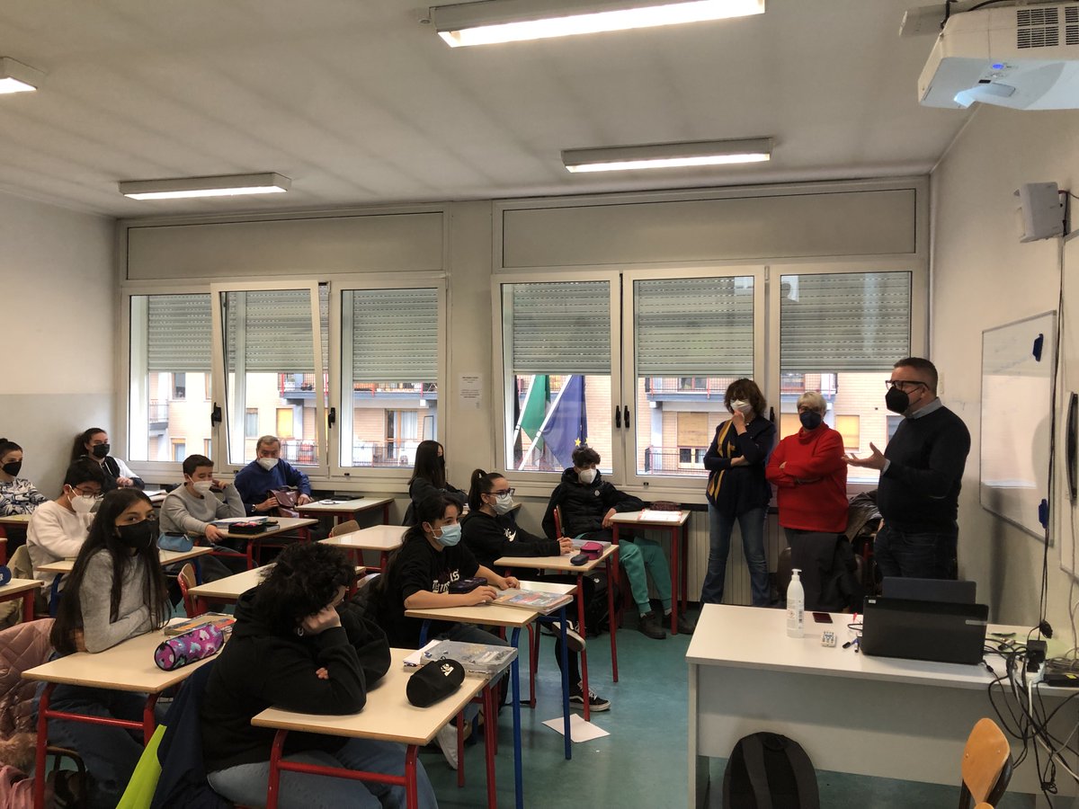 ComunediAosta's tweet photo. Visita questa mattina alla scuola #SaintRoch per sensibilizzare gli alunni sul ruolo del #ConsAosta e del @ComunediAosta con l'assessore all’istruzione  @SamueleTedesco, il presidente del #ConsAosta @LucaTonino1  i vicepresidenti @renatofavre e @GiulianaRosset. https://t.co/Yj4DYASSeD