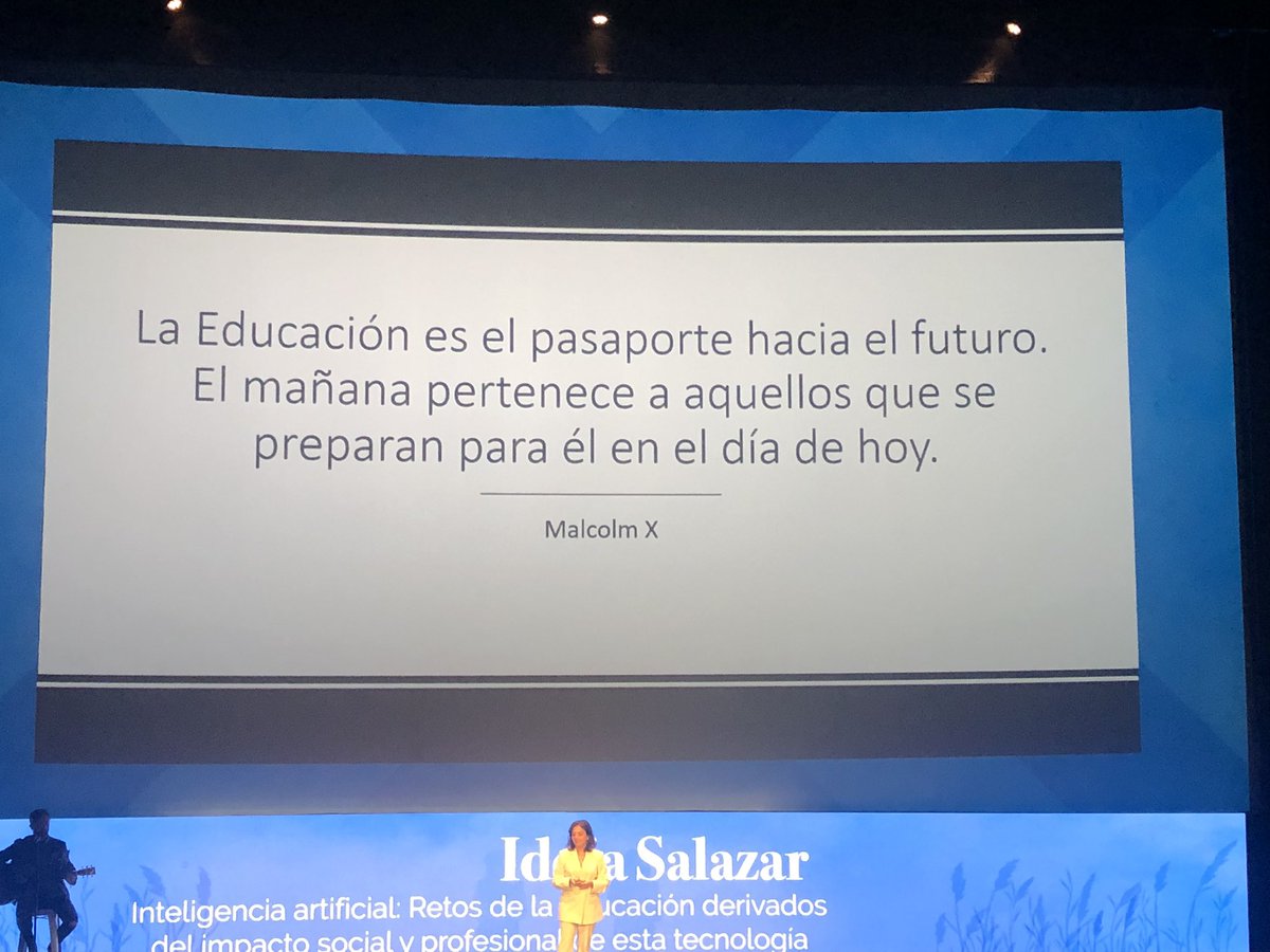 YurenaRodrigue2's tweet photo. “La inteligencia artificial viene acompañar no a sustituir “ #congresoequislasalle @lasallesi https://t.co/HjEXAONq2b