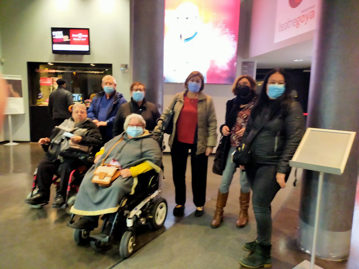 AmputatsStJordi's tweet photo. 🎭 Ens vam divertir molt al @Teatre_Goya veient "Master Xof", del Joan Pera!
#Teatro #Teatre #MasterXof #TeatreGoya #TeatroGoya #JoanPera #Actor #Art #AmputatsSantJordi https://t.co/JeDLRzoexD