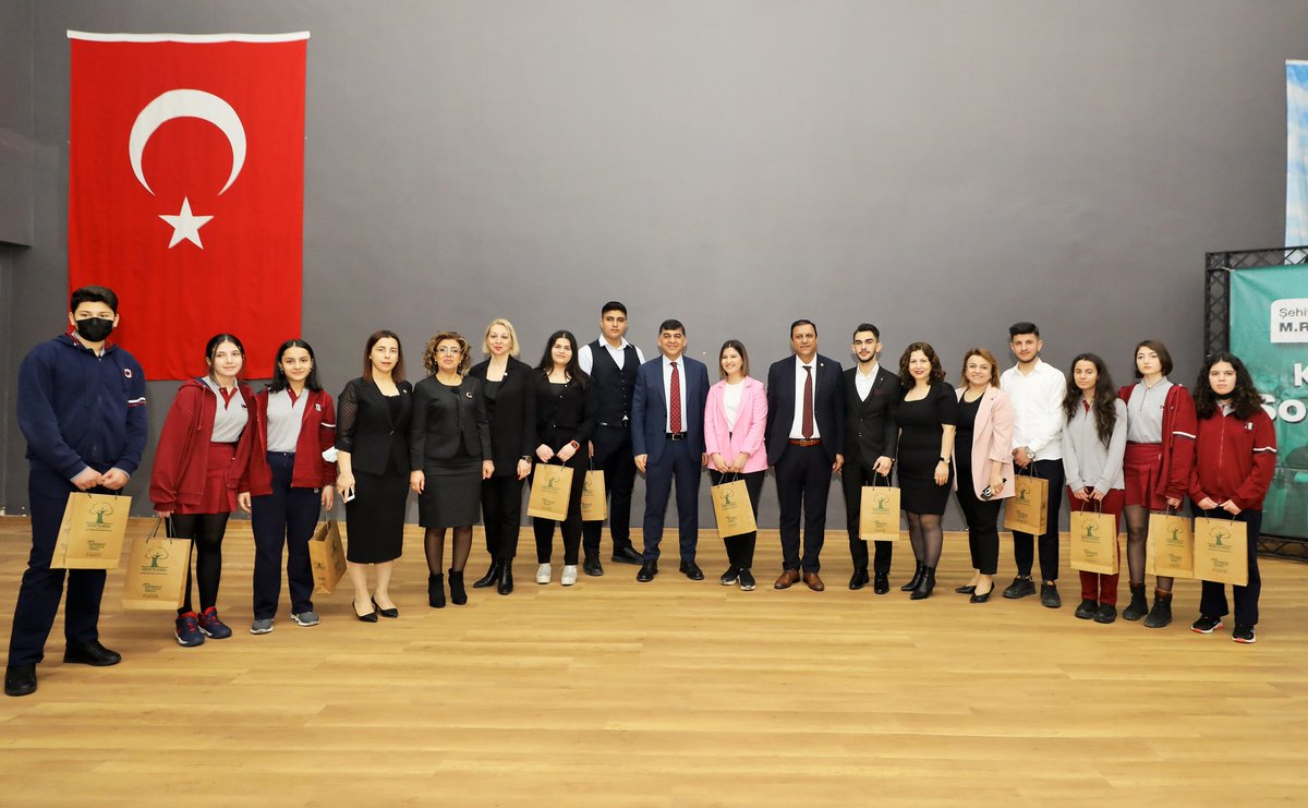 rfadiloglu's tweet photo. Kariyer sohbetleri kapsamında Egebil Okulları'ndaki genç öğrencilerimizin misafiriydik.

Onların merak ettikleri soruları yanıtlamak, önerilerini dinlemek çok değerli ve keyifli.  

Programa olan ilgilerinden dolayı öğretmen ve öğrencilerimize teşekkür ediyorum.👏 https://t.co/Mi38u9FAw8