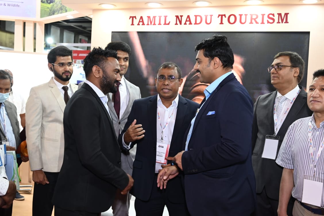 MMathiventhan's tweet photo. #OTM #MUMBAI பம்பாய் கண்காட்சி மையத்தில் 2022ம் ஆண்டிற்கான "ONE WORLD TRAVEL MART" உலகளாவிய சுற்றுலா கண்காட்சி இன்று தொடங்கியது. 700க்கும் மேற்பட்ட மிக பிரமாண்டமான அரங்கங்கள் அமைக்கப்பட்டிருந்த இந்த கண்காட்சியில், #Singapore #Nepal #Maldives #Qatar #Korea #Philippines உள்��ிட்ட.. https://t.co/53TNb4NAV3