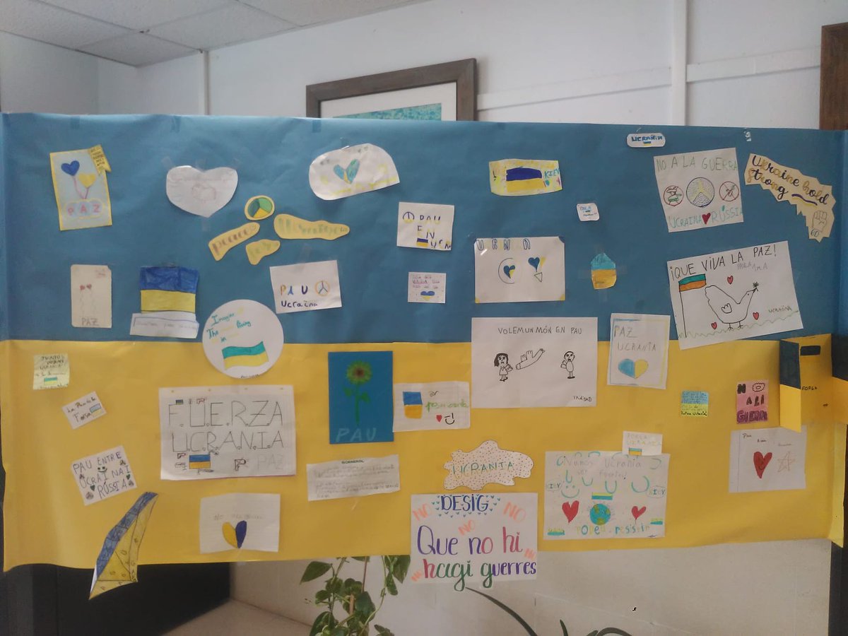 CEIPSONPISA's tweet photo. La solidaritat al @CEIPSONPISA  ja ha començat. Com sempre la nostra comunitat educativa ajuda els més necessitats. Recollim aliments i enviem missatges i dibuixos per als nens i nenes de Ucraïna. https://t.co/9q7Bmz0vwt