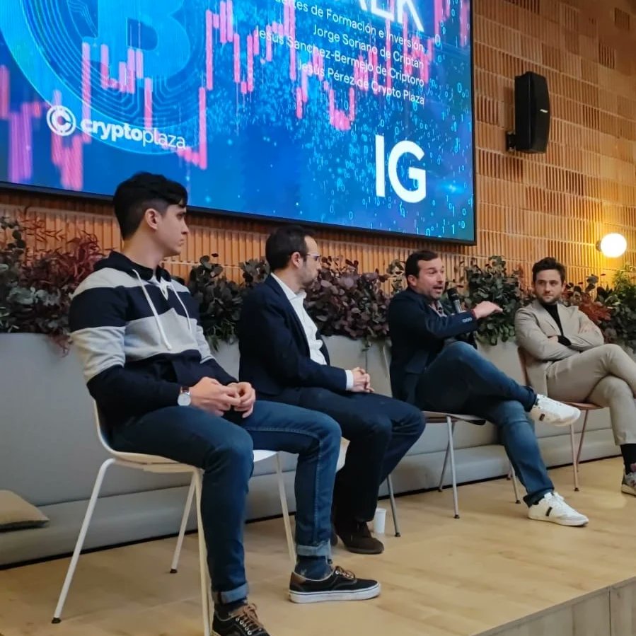 Jesussbermejo's tweet image. Semana pasada en @cryptoplaza_es con @IGEspana hablando de blockchain y el futuro del mundo cripto. 
#criptoro #consultoria #blockchain #defi #nft #metaverso