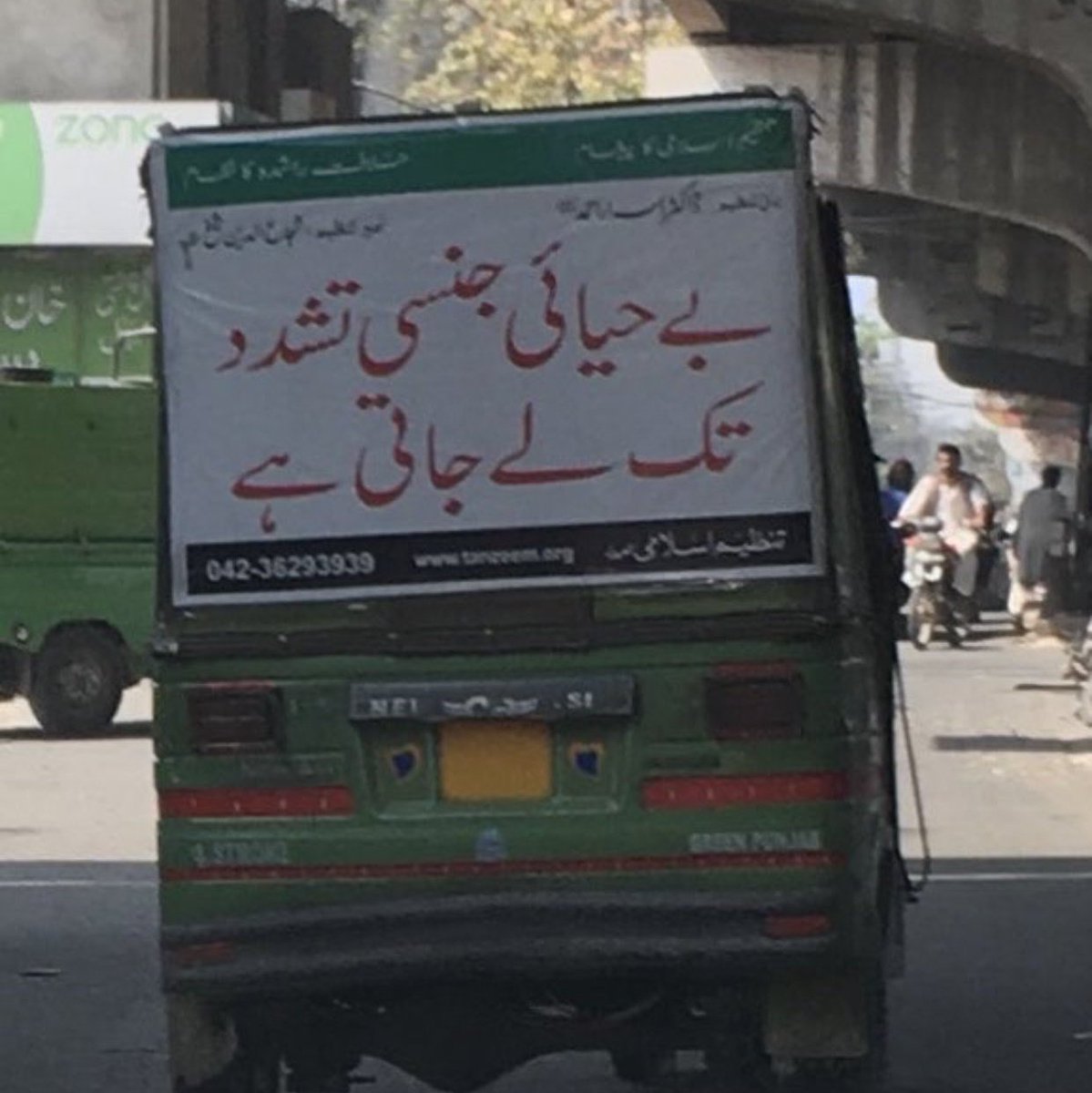 iamziyadalishah's tweet photo. کام کی چیزیں پاکستان میں ساری اکثر رکشوں پر ہی ہوتی ہے https://t.co/GnCH4KOyWE