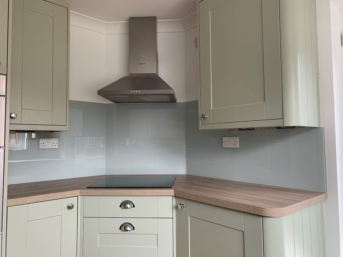 uaglassltd's tweet photo. Fog grey splashbacks manufactured and installed by @uaglassltd for a customer in Barnby #uaglass #glasssplashback #kitchendesign #kitchendecor #interiordesign #kitchenideas #glass https://t.co/6jXSLIDXJr