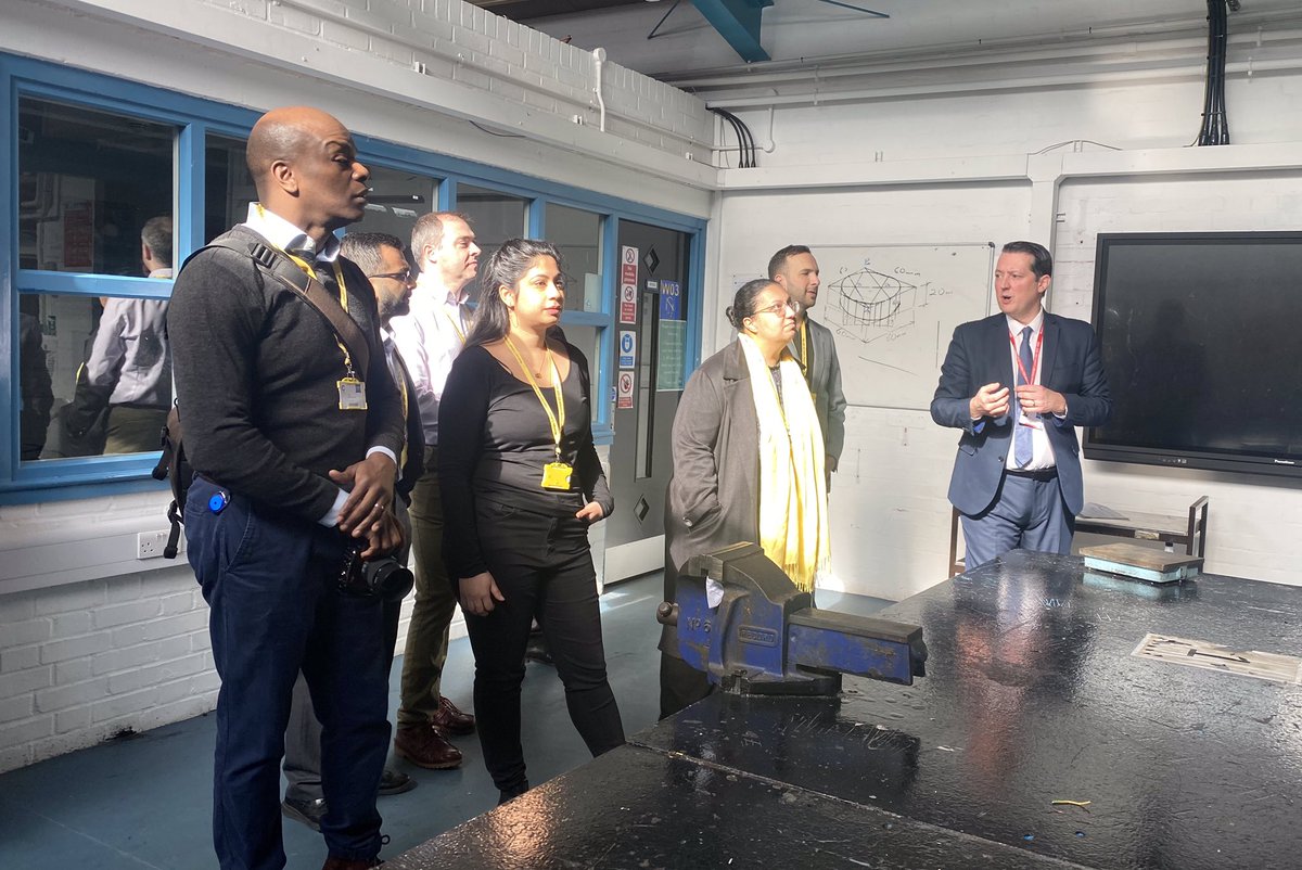 LondonAssembly's tweet photo. As part of an investigation into the apprenticeship system, the Economy Committee is visiting @newhamcollege.

Look out for the report into apprenticeships next week! https://t.co/K5yWy0mZsV
