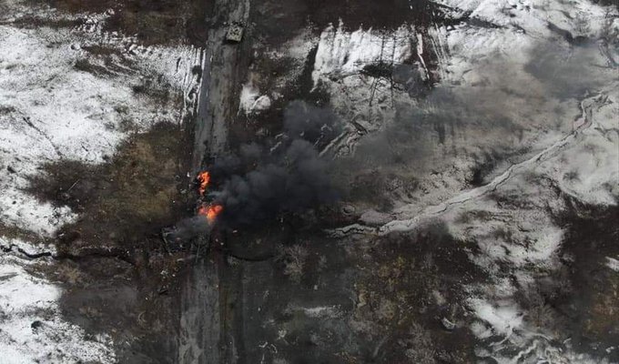 bestofthenext's tweet photo. #UkraineTrends Three Russian T-72 tanks were reportedly captured or destroyed, including a tank with a blown turret and a BMP-3. https://t.co/nCLbMrYw3W