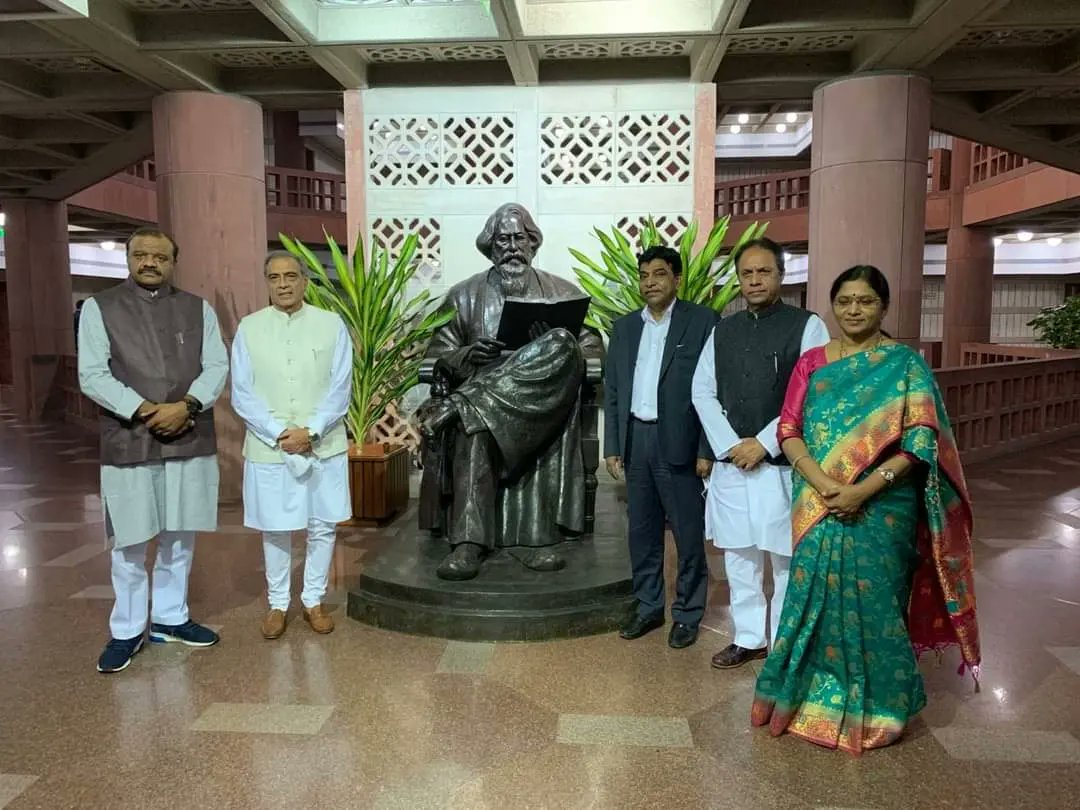 parliament_lib's tweet image. @parliament_lib  extends Best Wishes to the Chairperson of the Library Committee of Parliament, Sh. @MPnama member of Lok Sabha, on his Birthday. 
@loksabhaspeaker
@LokSabhaSectt
 #LibraryCommittee #NamaNageswaraRao #MemberOfParliament #LokSabha #parliamentlibrarycommittee