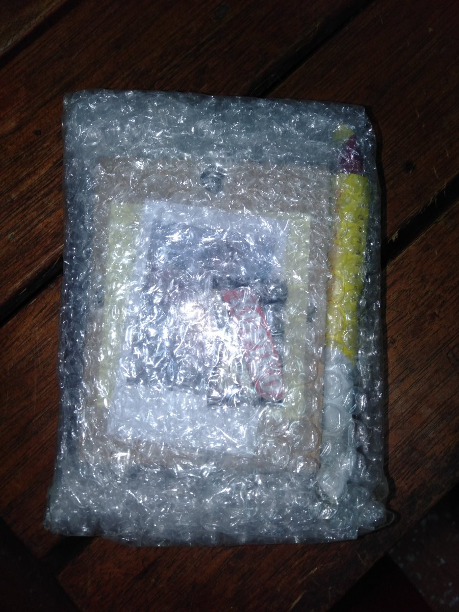 riocart's tweet photo. 💌 — @wtbleebit #leebithauls

helo thank u so much for trusting me with lee know bonakid!! thank u coz nakuha ko na isa sa ang prio ko <333 and mabibigay ko on time ang gift na to sa friend ko huhu it arrived safely and napakabilis lang ❣️ https://t.co/JZF05vqJrm