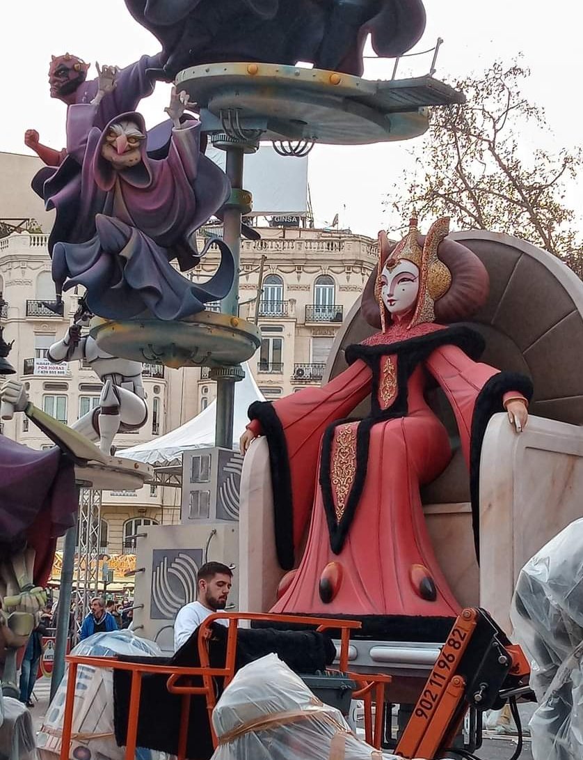 StarWarsEs's tweet image. Mejores fotos de la falla de Star Wars.
Falla: Ribera Convento Santa Clara, Valencia.