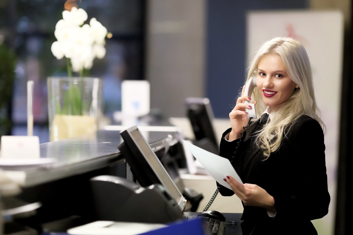 Who doesn’t love seeing a happy, smiling face when they walk into a hotel? If you want to give this feeling to every guest, you might be perfect for the reception rotation at Hospitality Apprenticeship.  ow.ly/79bQ50HI5SM 
#receptionist #hotel #hospitality