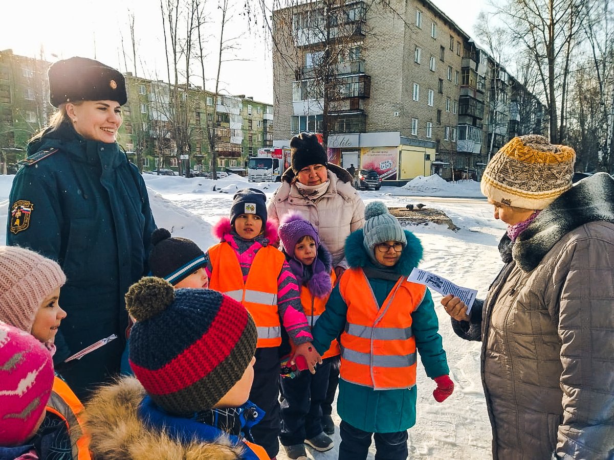 firepress1's tweet photo. Сотрудники отдела надзорной деятельности и профилактической работы городского округа Ревда, городского округа Дегтярск, Полевского городского округа совместно с дружиной юных пожарных детского сада № 54 провели акцию "Соблюдай требования пожарной безопасности!"
 
#МЧС66 https://t.co/UAf8lrn0qZ