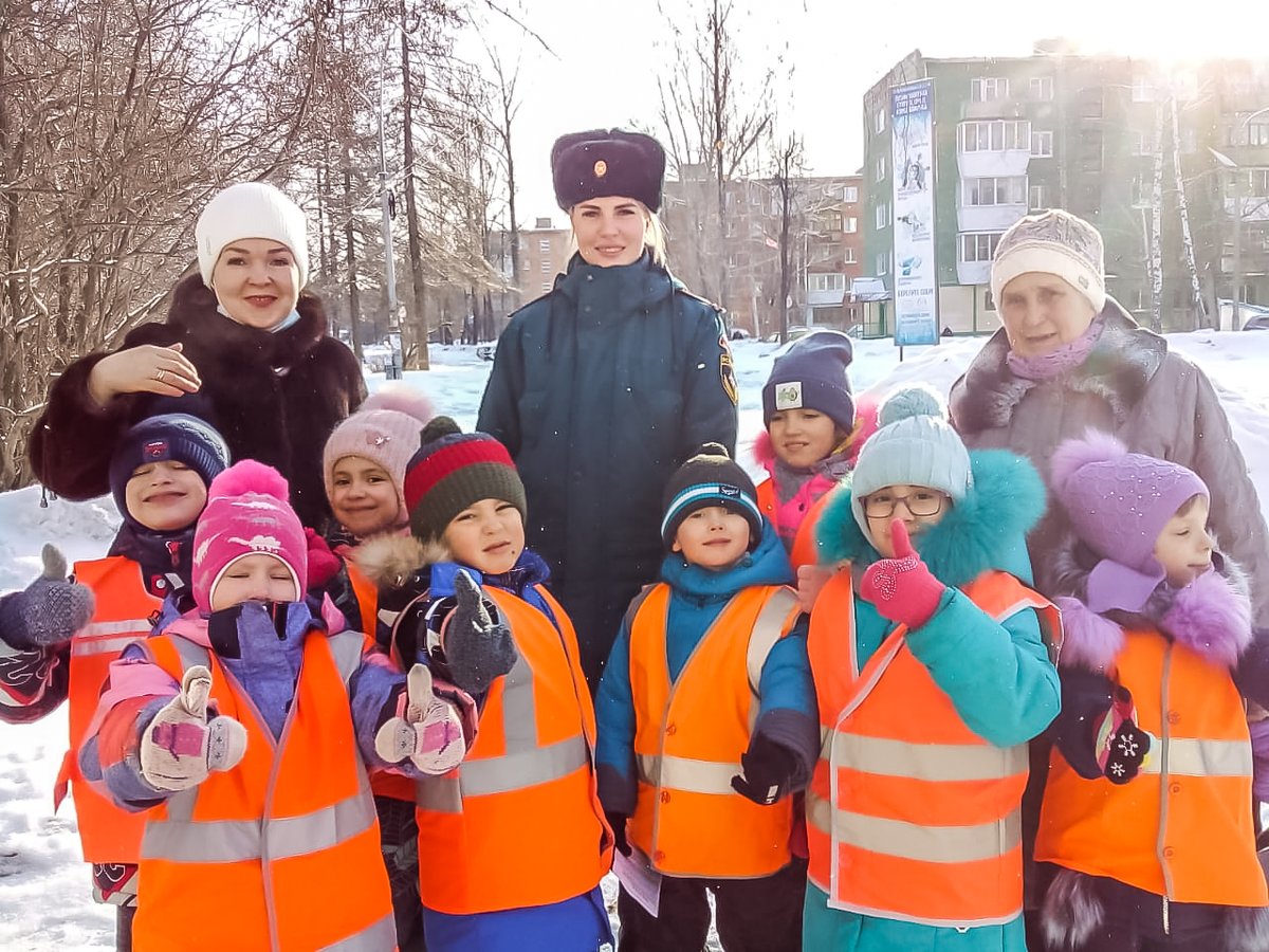 firepress1's tweet photo. Сотрудники отдела надзорной деятельности и профилактической работы городского округа Ревда, городского округа Дегтярск, Полевского городского округа совместно с дружиной юных пожарных детского сада № 54 провели акцию "Соблюдай требования пожарной безопасности!"
 
#МЧС66 https://t.co/UAf8lrn0qZ