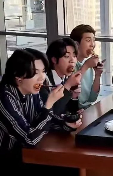 เค้ากะเอาอิ่มเลยเหรอวะ 55555555555555555555555 เอนดู