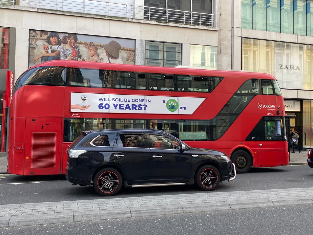 ManishTiwariUK's tweet photo. @SadhguruJV  starts his campaign in London and invites @MayorofLondon the head of @c40cities to raise awareness on soil deterioration. #LetsDoLondon and spread the #SaveSoil movement. To know more and how you can help save soil, visit https://t.co/2vQtSNhReY @BorisJohnson https://t.co/t174FcrC2G