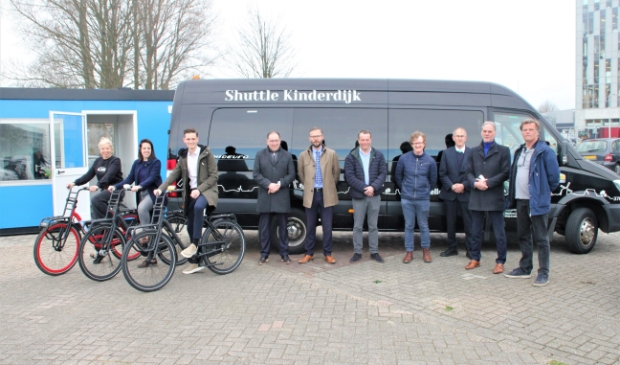 Start transferium met shuttlebus en fietsen in Alblasserdam: ‘Eerste echte test’ -  hetkontakt.nl/regio/klaroen/…