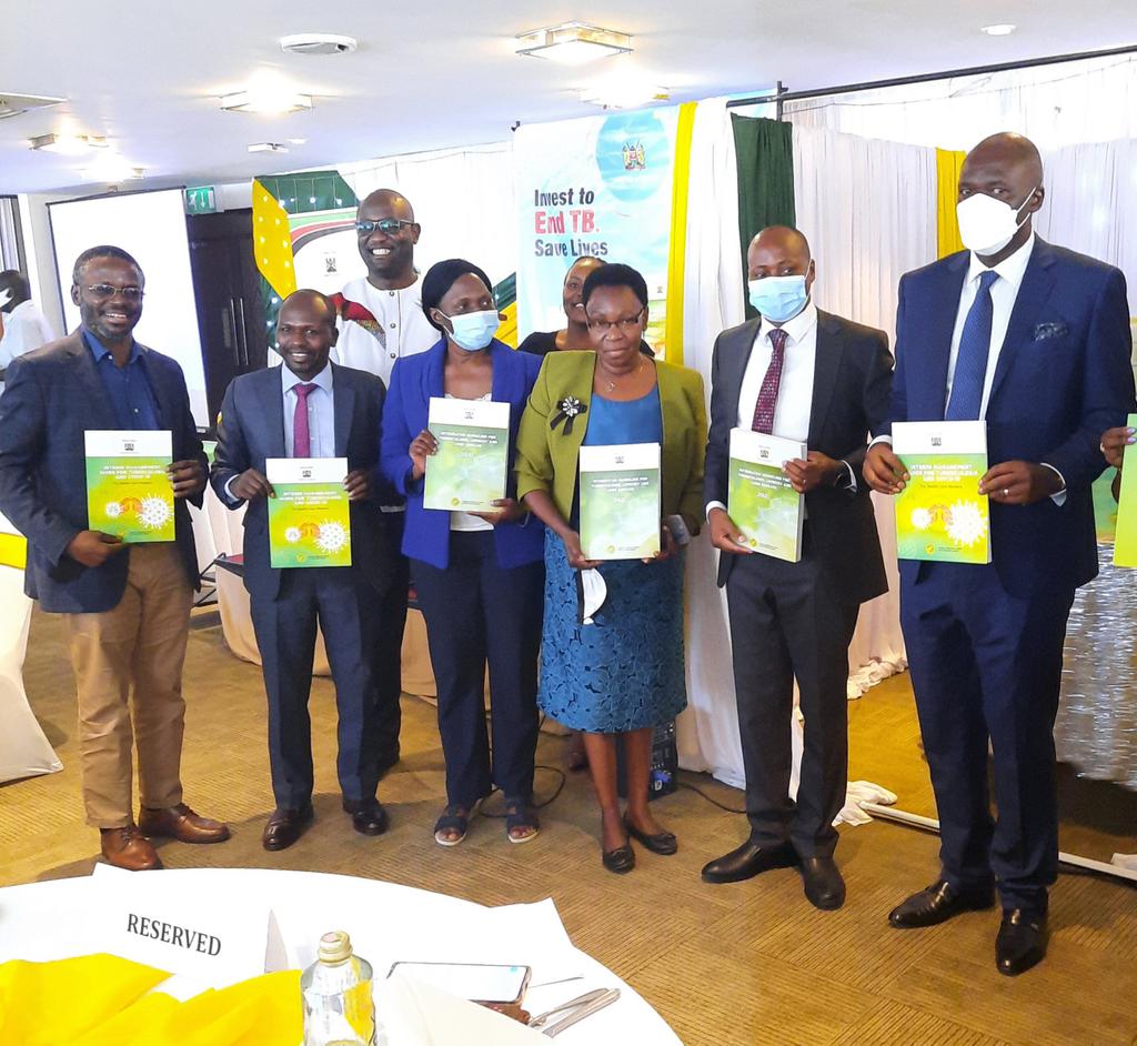 WHOKenya's tweet photo. Health Guidelines launched - Integrated TB, Leprosy & Lung disease, #StopAsthma - with a call for strong healthcare system, trained workforce, increased access and quality services
@DrPatrickAmoth
@MOH_Kenya
@julienabyonga
@USAIDKenya
@ChakayaJm https://t.co/620vIWhQNs