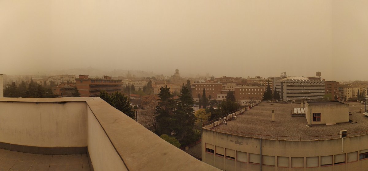 BiocloudUGR's tweet photo. Incredible #SaharanDust intrusion today, affecting #AirQuality 🌁
📷 Faculty of Science of @CanalUGR (#Granada, Spain) https://t.co/l42lIGm3fP