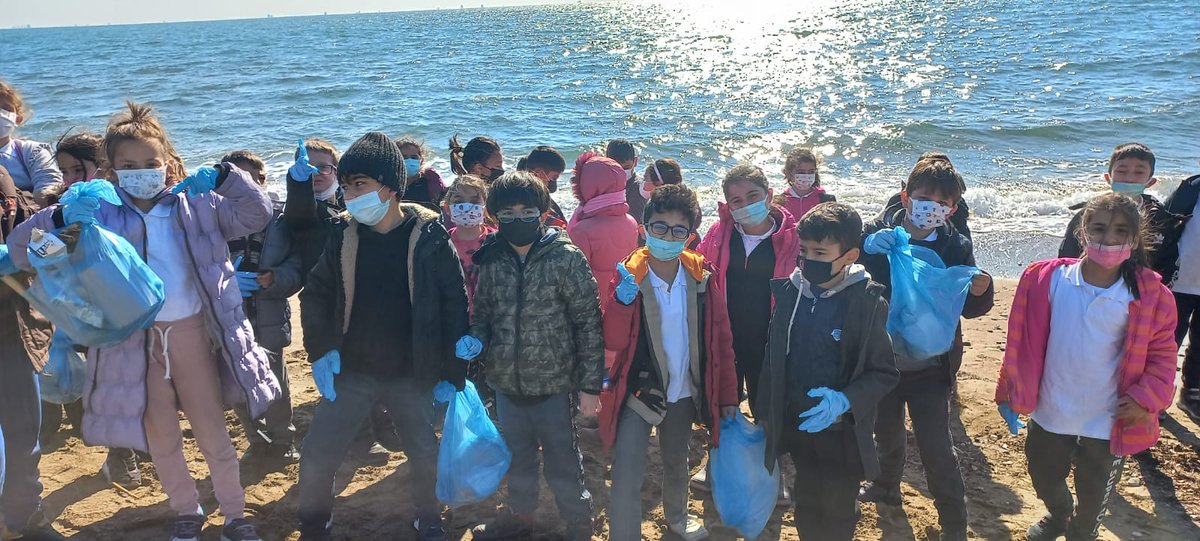 MezitliDeveli's tweet photo. Dünyayı Yeşerten Çocuklar eTwinning projesi kapsamında Gökçen DİNÇER, Müdür Yard. Ayşenur KILBAŞ, ve projemize destek veren,Özge KANKUL, Nurten ÖKTEM, Şengül BAŞBİLEN, Hasan KANAT öğrencileriyle Soli Pompei ve Sahil ve çevre temizliğini gerçekleştirmiştir
@AdemKoca46 @MezitliMEM https://t.co/Sp8tMVFShi