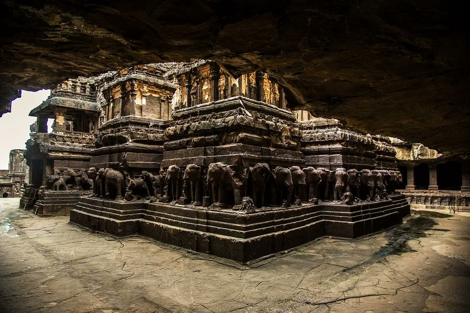IndraniTweeets's tweet photo. India has innumerable rock cut caves. Among them, many rock caves of the ancient era are places of worship. These #CaveTemples are infused with paintings, frescoes and sculptures. Here is a list of 20 Cave temples
https://t.co/HmWzhoPtoF
#travelblog
#ttot
@natgeotravel https://t.co/hSDLuOwPV2