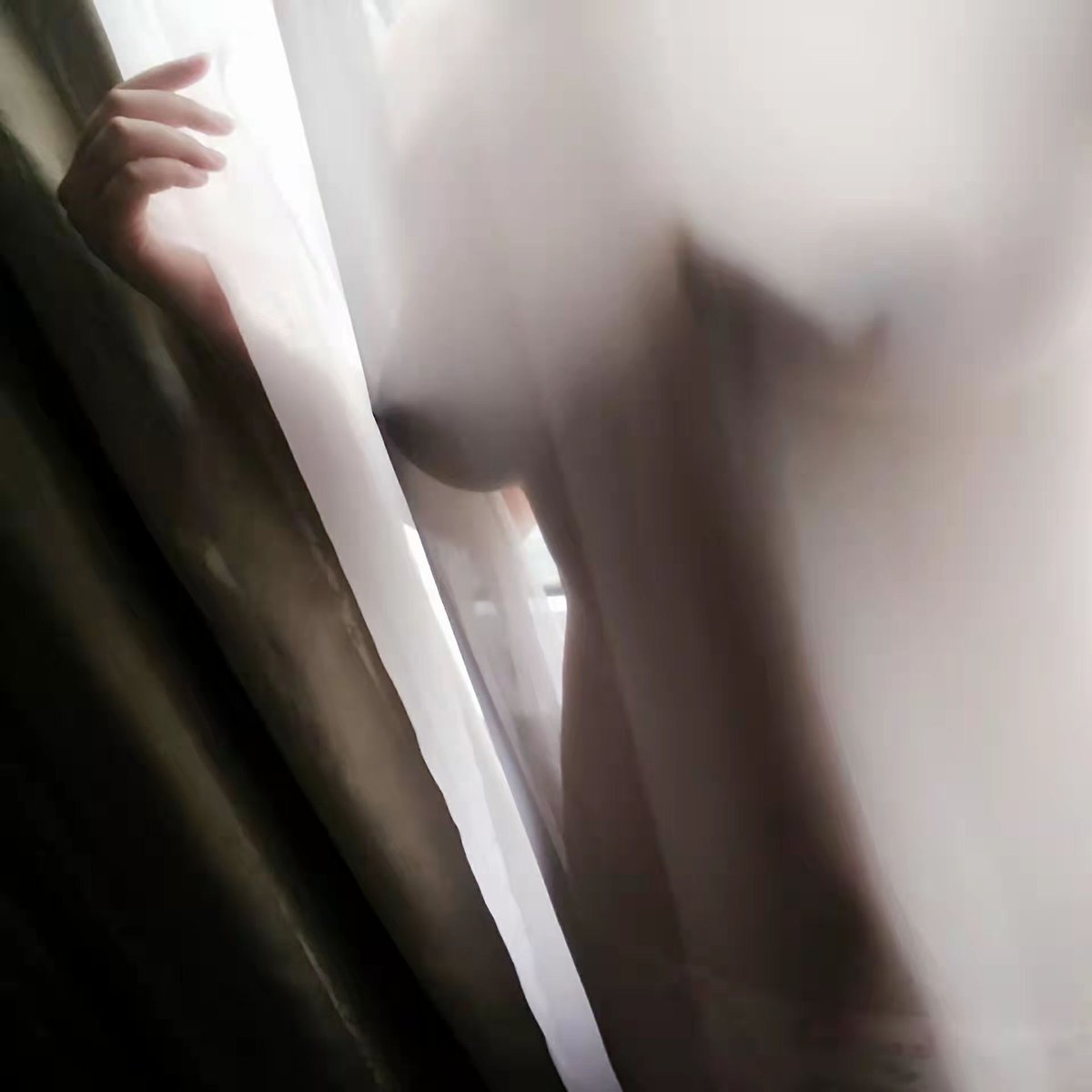 朦胧美，依稀看出来奶可真大啊