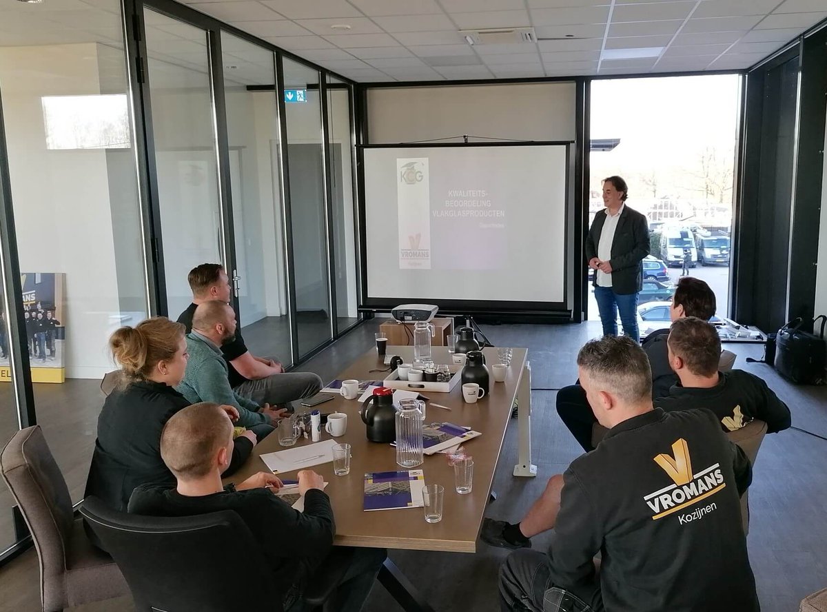 Maatwerkcursus over glas verzorgd voor Vromans Kozijnen. Ook meer weten over glas? Kom naar onze open-inschrijvingscursussen of bel voor een maatwerkcursus.