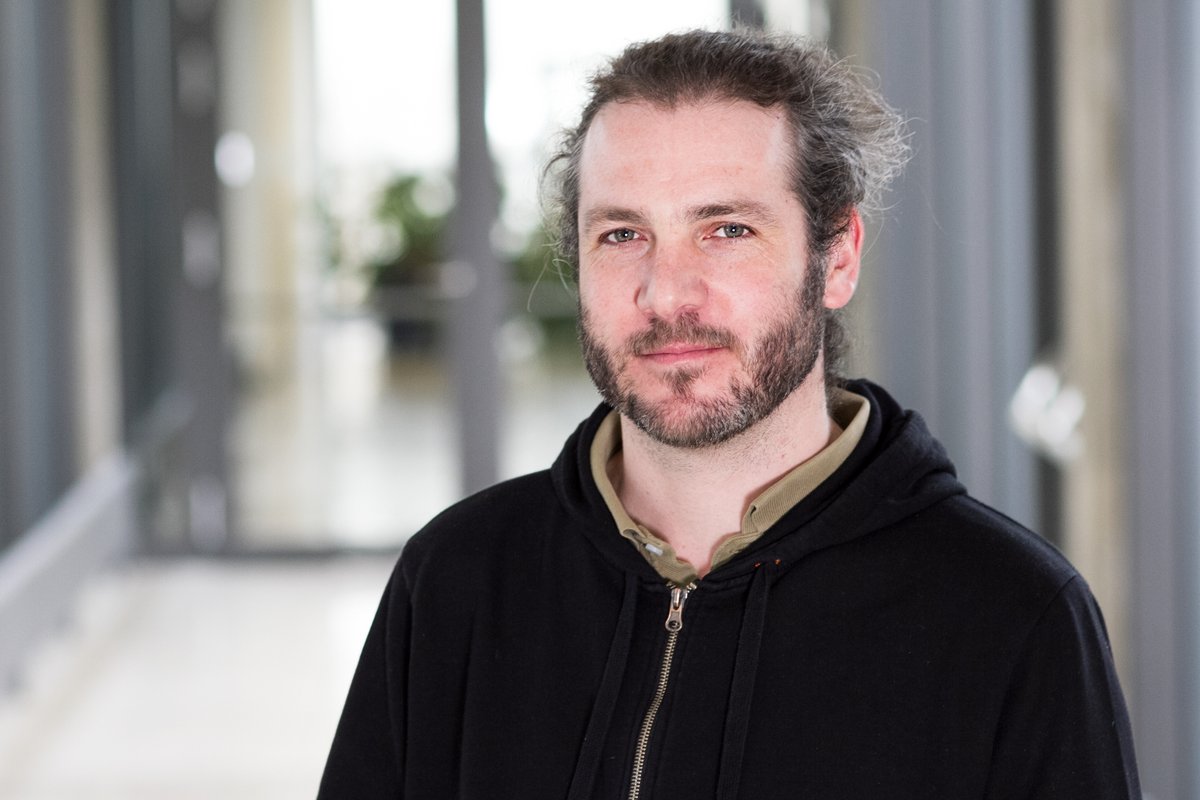 ImmunoSensation (@immunosens) on Twitter photo 🥂Felix Meißner <a href="/IIIBonn/">Institute of Innate Immunity</a> <a href="/UniBonn/">Rheinische Friedrich-Wilhelms-Universität Bonn</a> recives <a href="/ERC_Research/">European Research Council (ERC)</a> Consolidator Grant for his project "FIREALARM". 🎉 All the best for the identification🧐 of plenty of endogenous messenger substances📨🧪 that are emitted by dying cells💀🦠 #immunology
👉 immunosensation.de/news/news.html 🥂Felix Meißner <a href="/IIIBonn/">Institute of Innate Immunity</a> <a href="/UniBonn/">Rheinische Friedrich-Wilhelms-Universität Bonn</a> recives <a href="/ERC_Research/">European Research Council (ERC)</a> Consolidator Grant for his project "FIREALARM". 🎉 All the best for the identification🧐 of plenty of endogenous messenger substances📨🧪 that are emitted by dying cells💀🦠 #immunology
👉 immunosensation.de/news/news.html