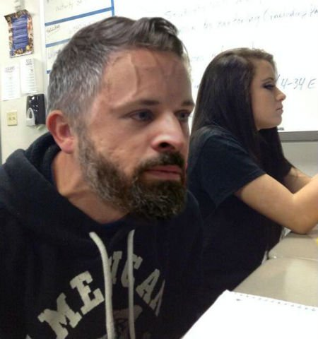 TuitsMeme's tweet photo. Abascal viendo que el polvo que está entrando en España viene de África : https://t.co/DHRevmgtbu