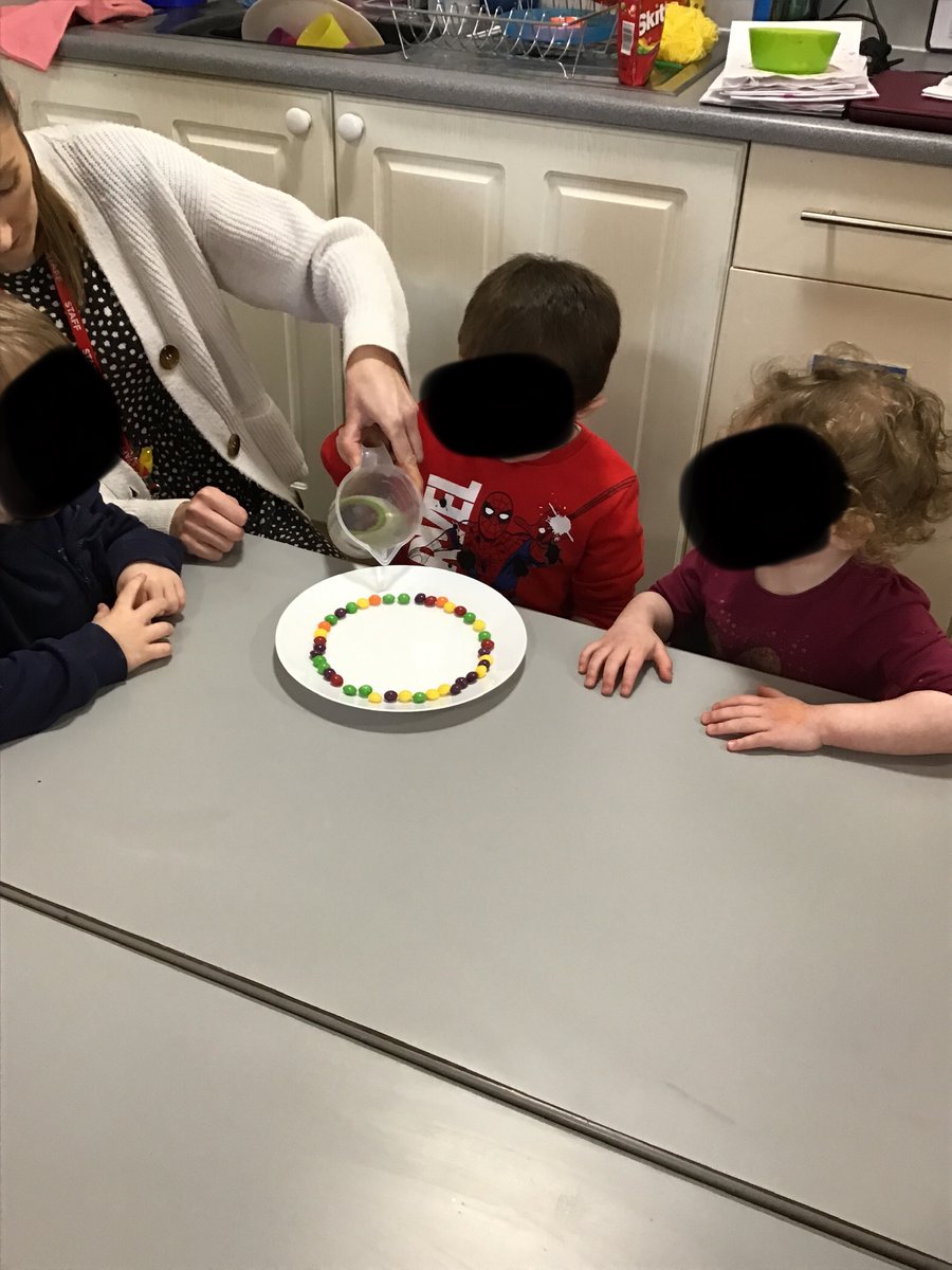 Guyhirnschool's tweet photo. The children in Nene class took part in a science experiment. They poured warm water over Skittles and watched as the changes occurred. #guyhirnschool #guyhirnpreschool #changesovertime #ScienceWeekUK https://t.co/10UJoJ9Kpm