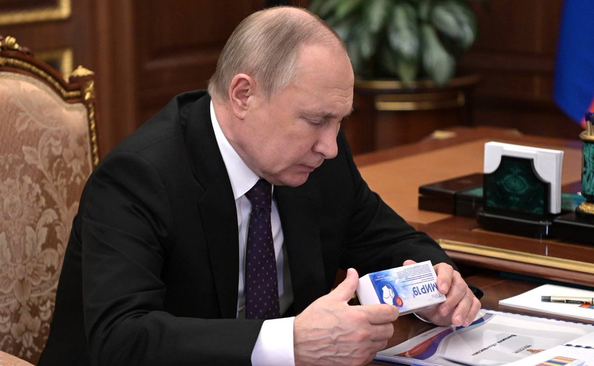 Kremlinpool_RIA's tweet photo. "Мир" в руках Путина https://t.co/xakMujvZkY