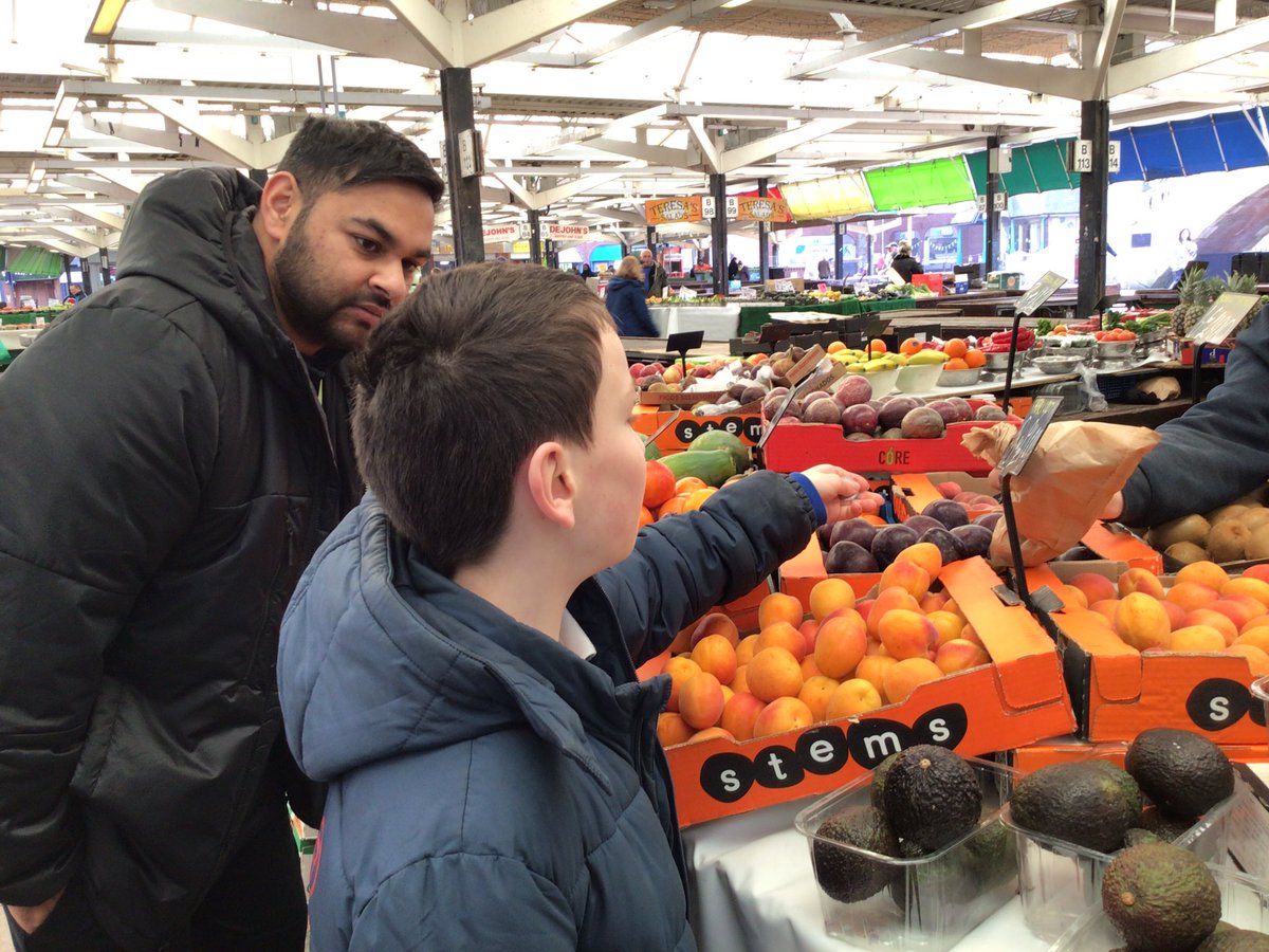 TMET_PrimaryInt's tweet photo. A brilliant morning at the fruit market. Pupil showed great courage and confidence when speaking to the stall holders.
#primaryintervention #fruits #Confidence @ThurnbyMead https://t.co/zd8zo4rJG4