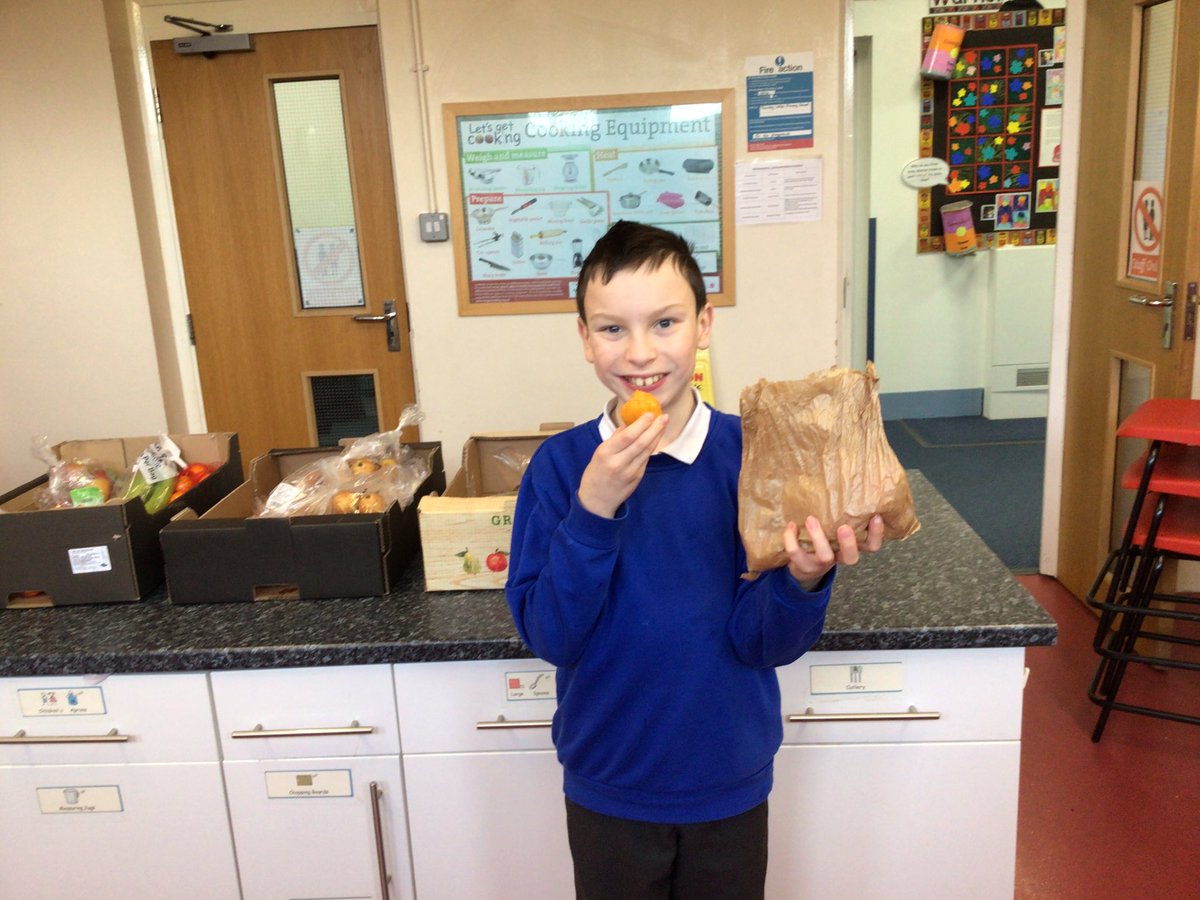 A brilliant morning at the fruit market. Pupil showed great courage and confidence when speaking to the stall holders.
#primaryintervention #fruits #Confidence <a href="/ThurnbyMead/">Thurnby Mead</a>