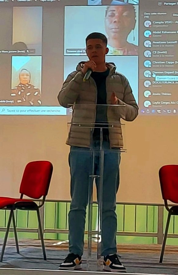 Luca Niculescu (@lucaniculescu) on Twitter photo Au LycĂ©e EuropĂ©en de Villers-CotterĂȘts, lancement du projet Jeunes Ambassadeurs Francophones. Avec les ambassadeurs du <a href="/GAFFrance/">Groupe des Ambassadeurs Francophones de France</a> heureux de pouvoir y contribuer en parlant aux jeunes de la diplomatie. ParticuliĂšrement Ă©mu de rencontrer et Ă©couter Mykyta, Ă©tudiant ukrainien. Au LycĂ©e EuropĂ©en de Villers-CotterĂȘts, lancement du projet Jeunes Ambassadeurs Francophones. Avec les ambassadeurs du <a href="/GAFFrance/">Groupe des Ambassadeurs Francophones de France</a> heureux de pouvoir y contribuer en parlant aux jeunes de la diplomatie. ParticuliĂšrement Ă©mu de rencontrer et Ă©couter Mykyta, Ă©tudiant ukrainien.