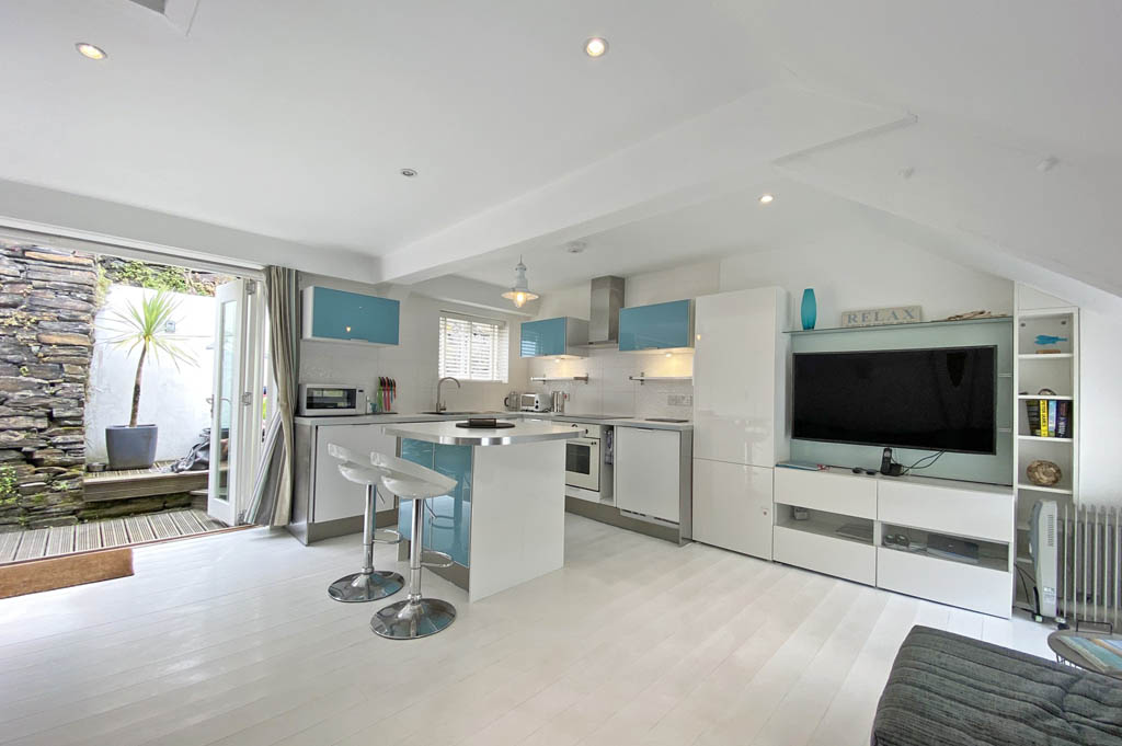LillicrapChilco's tweet photo. Price £375,000
Sensationally positioned within the heart of Trebarwith village, less than 50 metres from the head of the beach.
Link https://t.co/VgXj4v0qBd https://t.co/vJtkkPdfWj