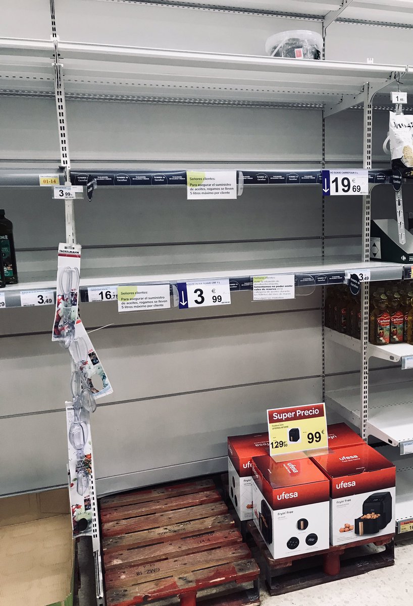 polilla84's tweet photo. Buen lugar para promocionar la freidora sin aceite 🙈 #aceitedegirasol https://t.co/8y3lQtL997