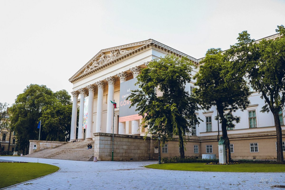 studyabroadcub's tweet photo. 🇭🇺 The Hungarian National Museum
immerses you in rich Hungarian history through art and archeology!
https://t.co/qx4tqpL9em

📍Budapest, Múzeum krt. 14-16, 1088 https://t.co/ttnUtHM3bu