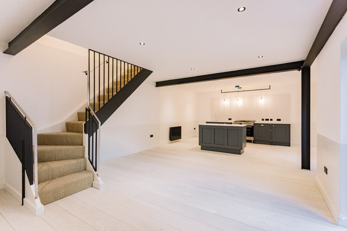 DaviesDaviesLDN's tweet photo. #SuccessfullyLet: We found this large two double bedroom apartment nestled in a design-led mews complex some new tenants. This property was let in record time, with two bathrooms, farmhouse style kitchen it's no wonder.

#sucessfullylet #tenanted #letagreed #finsburypark #n4 https://t.co/76xNk5flPK