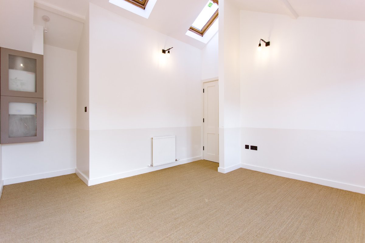 DaviesDaviesLDN's tweet photo. #SuccessfullyLet: We found this large two double bedroom apartment nestled in a design-led mews complex some new tenants. This property was let in record time, with two bathrooms, farmhouse style kitchen it's no wonder.

#sucessfullylet #tenanted #letagreed #finsburypark #n4 https://t.co/76xNk5flPK