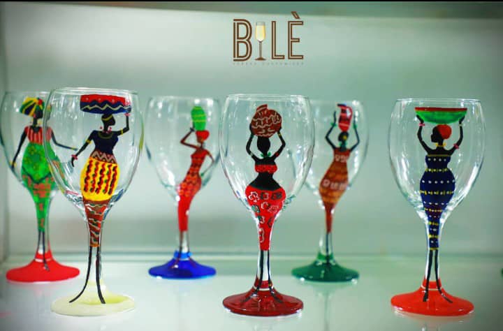 bileglasses's tweet photo. Nous commercialisons nos verres en packs de six (06) selon la grille tarifaire suivante:
- Pack de 6 verres à jus: 15.000f
- Pack de 6 verres à vin: 25.000f
- Pack de 6 verres à champagne: 25.000f https://t.co/oaC6y8aK5K