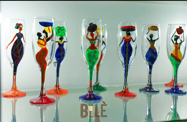 bileglasses's tweet photo. Nous commercialisons nos verres en packs de six (06) selon la grille tarifaire suivante:
- Pack de 6 verres à jus: 15.000f
- Pack de 6 verres à vin: 25.000f
- Pack de 6 verres à champagne: 25.000f https://t.co/oaC6y8aK5K