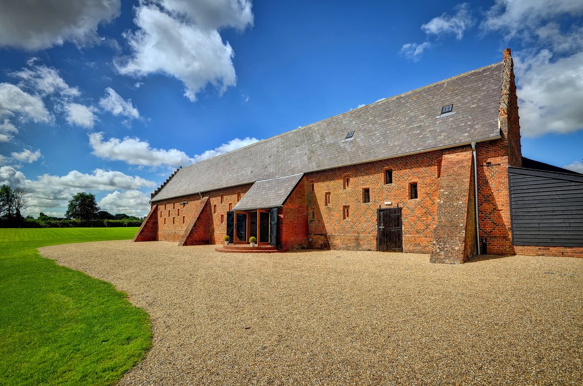 BestFayres's tweet photo. Come &amp; join us at the Spring THE Wedding Fayre...! 
At the magnificent Copdock Hall nr Ipswich IP8 3JZ
Sun 20th Mar 11-3.30 26 fab suppliers in this Elizabethan barn.Great fun filled wedding inspiration! https://t.co/1DENn7rzGz
Photos Karen Catchpole https://t.co/hncsIGRUIz