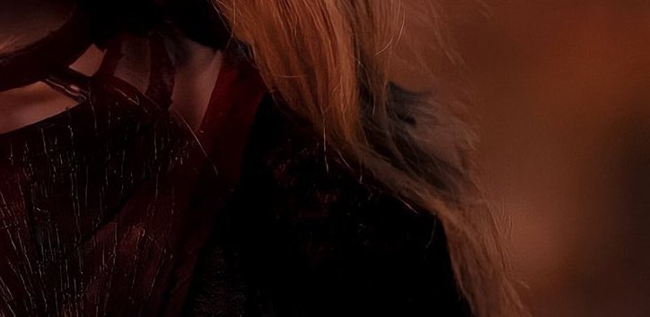 LizzieContent's tweet photo. The Scarlet Witch + Details https://t.co/qxsYDMklSe
