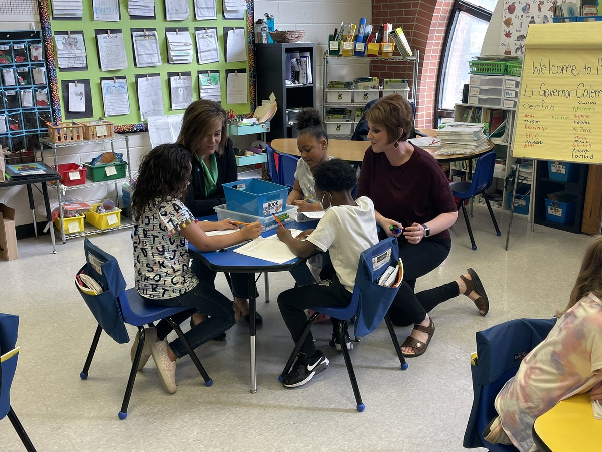 perkinsmomof4's tweet photo. @LtGovColeman @JCPSSuper @JCPSKY @JCPSAsstSuptES3 @JCPS_COO Thank you so much for visiting @portlandjcps today to work with students, thank our nutrition services for NTI service and to answer impromptu questions from our 5th graders about how power leads to oppression. Amazing! https://t.co/pFBW55KAyo