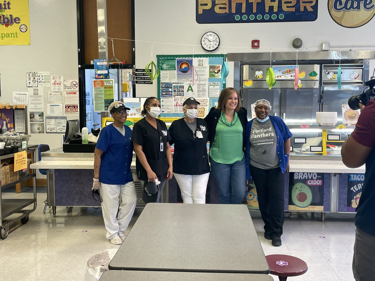 perkinsmomof4's tweet photo. @LtGovColeman @JCPSSuper @JCPSKY @JCPSAsstSuptES3 @JCPS_COO Thank you so much for visiting @portlandjcps today to work with students, thank our nutrition services for NTI service and to answer impromptu questions from our 5th graders about how power leads to oppression. Amazing! https://t.co/pFBW55KAyo