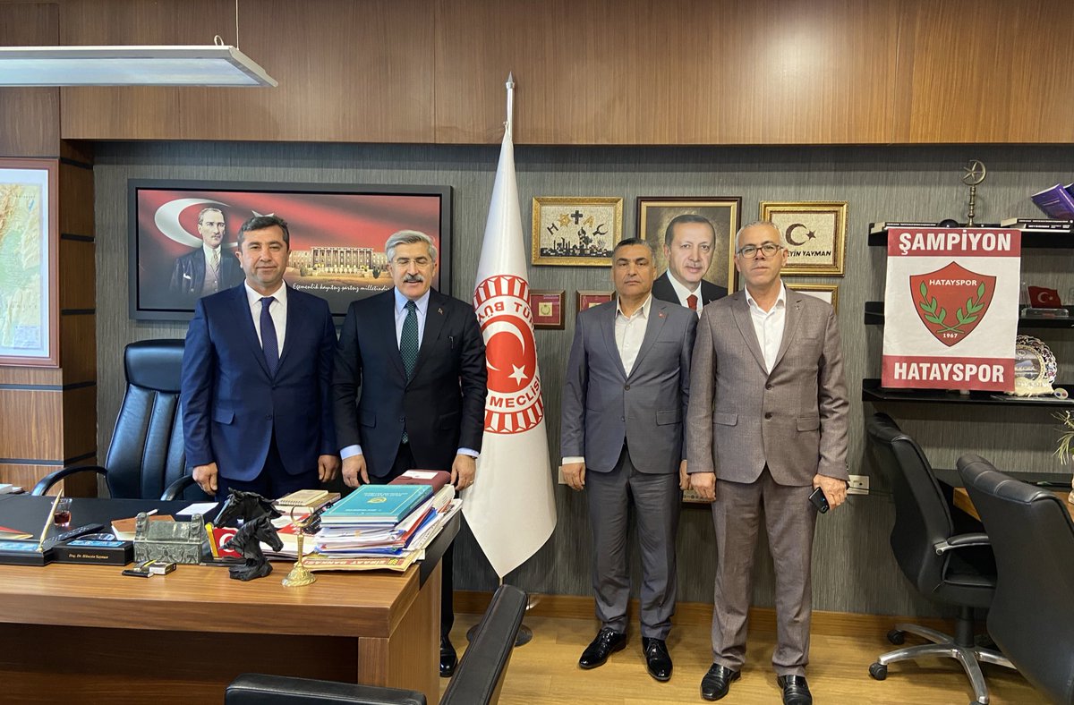 #TBMM Ofisimizde #Samandağ önceki dönem ilçe Başkanımız <a href="/SalaheddinYeter/">Salaheddin YETER</a> ve <a href="/DayakliErcan/">Ercan DAYAKLI</a> kardeşimi misafir ettik. Nazik ziyaretleri için teşekkür ederim..

Çevre yolu olmak üzere, yeni Hastahane, içme suyu sorunu ve yeni projelerimizi konuştuk..

#Milletimizin Hizmetindeyiz 🇹🇷