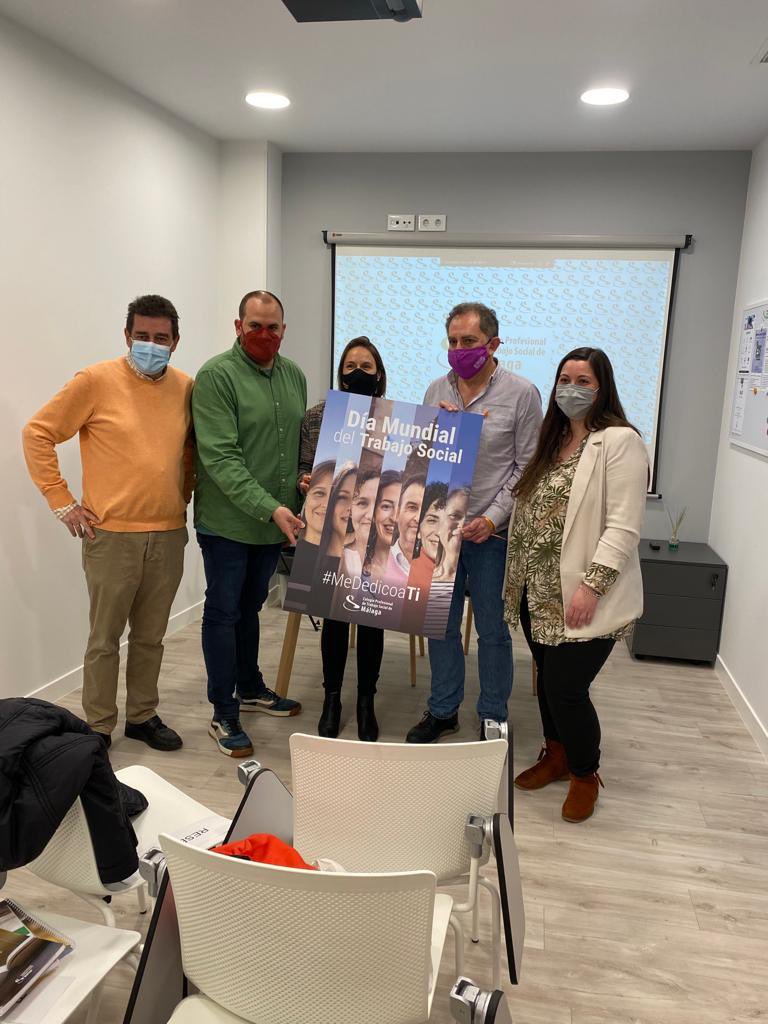 LolaFTrinidad's tweet photo. Los trabajadores sociales son ángeles de la guarda para muchas personas y gracias a su trabajo @IgualdadAND funciona a diario.
En el #DiaDelTrabajoSocial visito a @COLEGIOTSMALAGA y conozco su campaña #MeDedicoAti.
¡Gracias por vuestra inmensa labor! https://t.co/oS8VyHsVl6